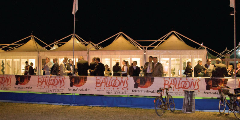 Pagodenzelt für das Ballonfestival in Ferrara