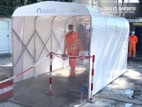 Das „Sanitary Gate“, ein Sanitärtunnel für Baustellen eines der wichtigsten Unterirdischen netze Italiens