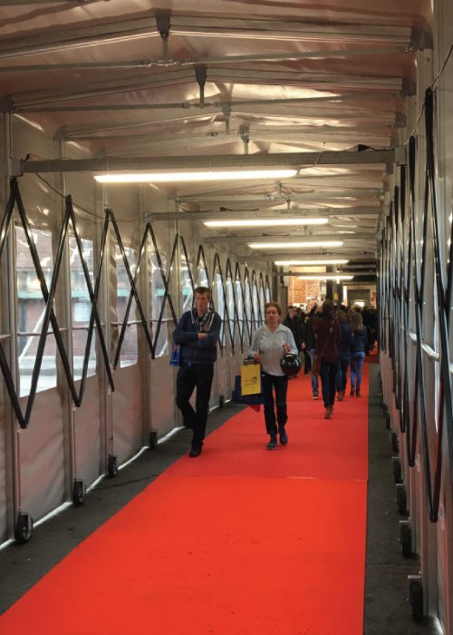 Retractable covered walkway for Brussel Expo