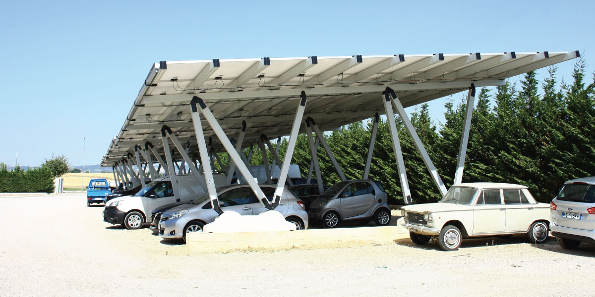 Ombrière solaire chez le concessionnaire Auto Di Carlo