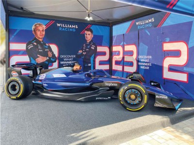 Mondiale Formula 1 2023: I Qzebo e i Pit Stop Giulio Barbieri allestiscono l'area merchandising